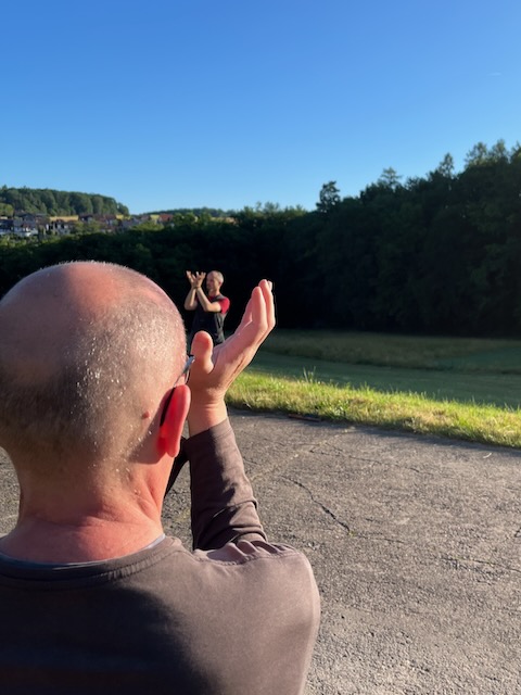 Qi Gong Übungen, Yoga-Mudras und Stehmeditation von Seonmudo stärken den Körper und Geist